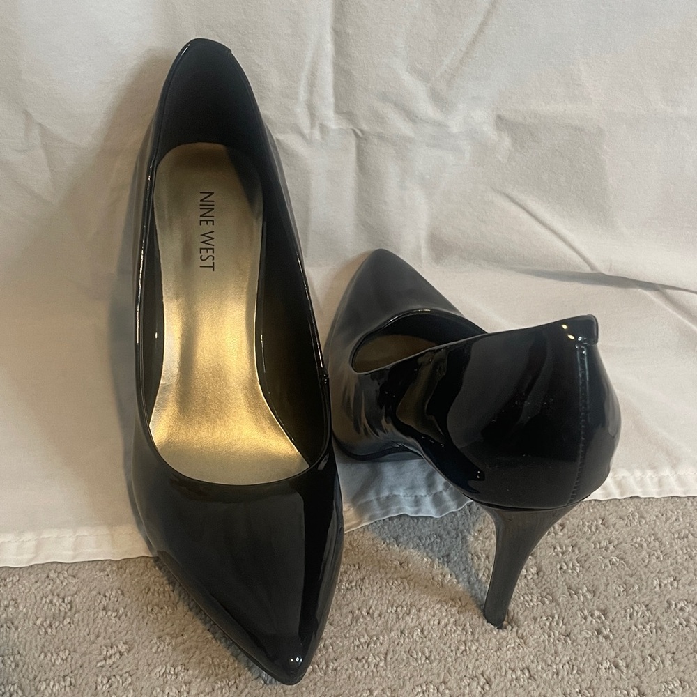 Like new Nine West Glossy Black Patent Leather 4” Heels